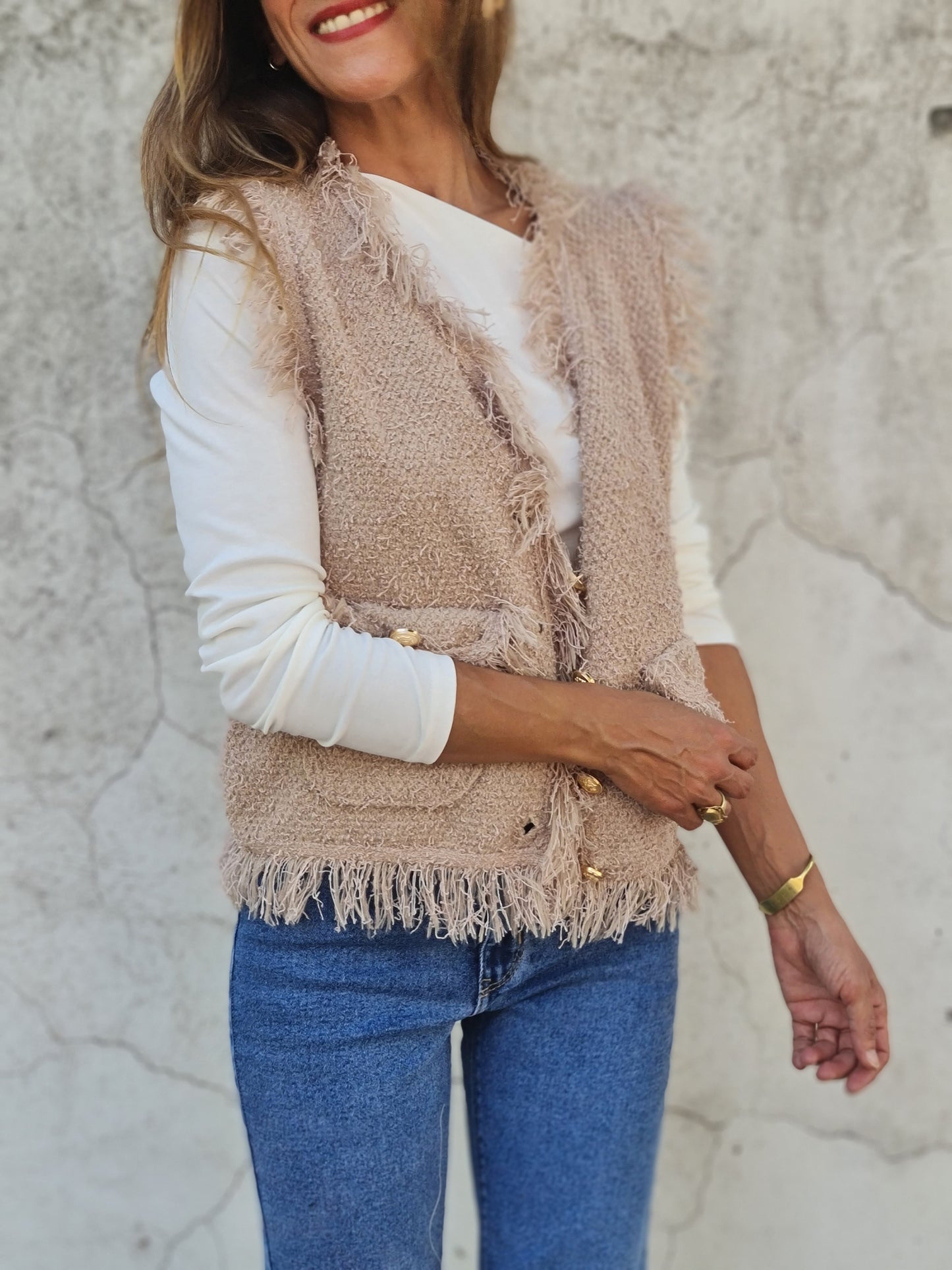 CHALECO FLECOS BEIGE.