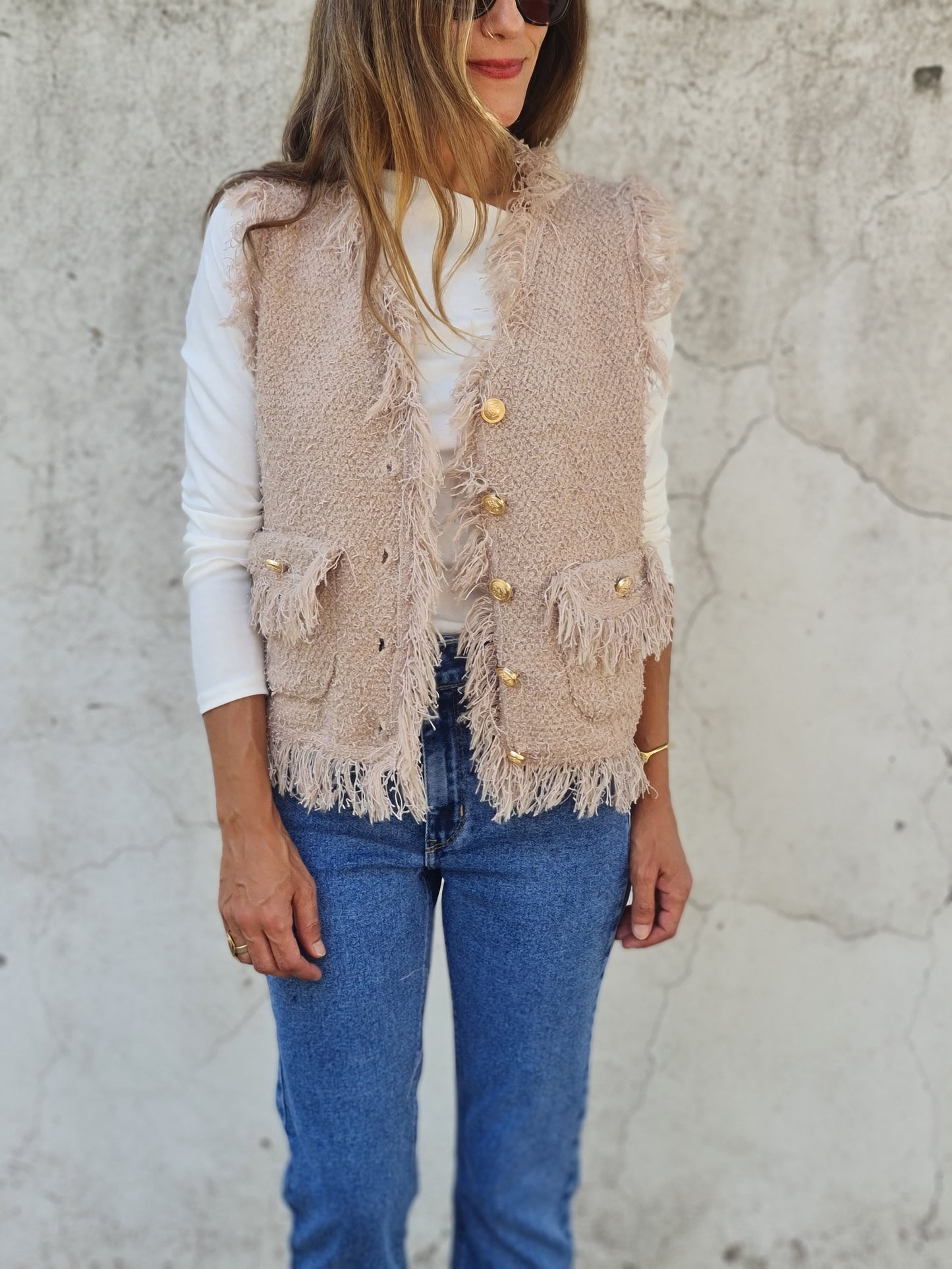 CHALECO FLECOS BEIGE.