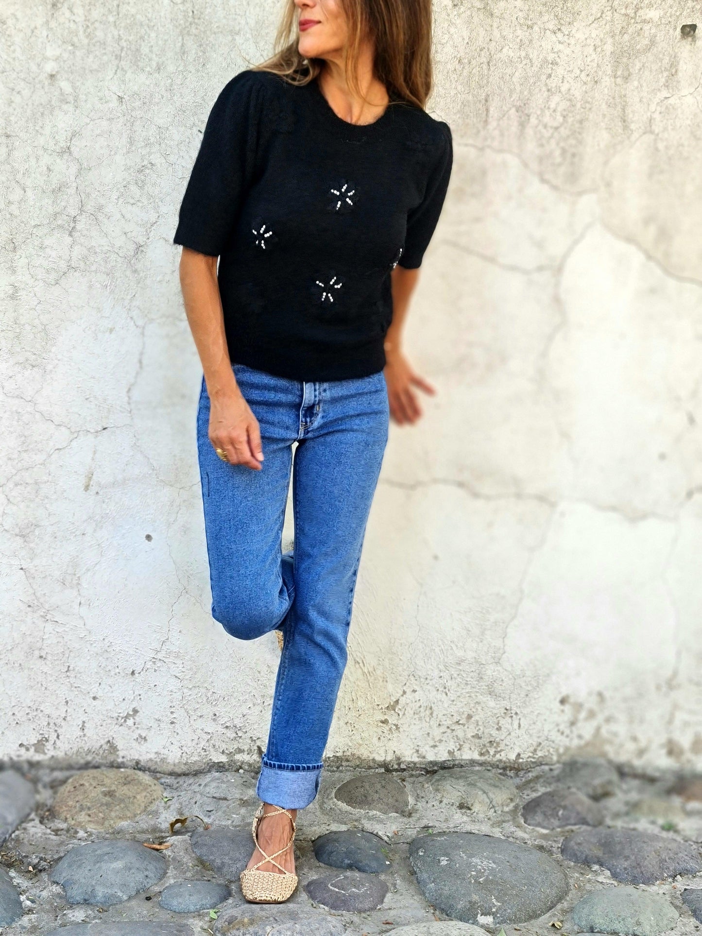 SWEATER FLORES NEGRO. - Quemepongo