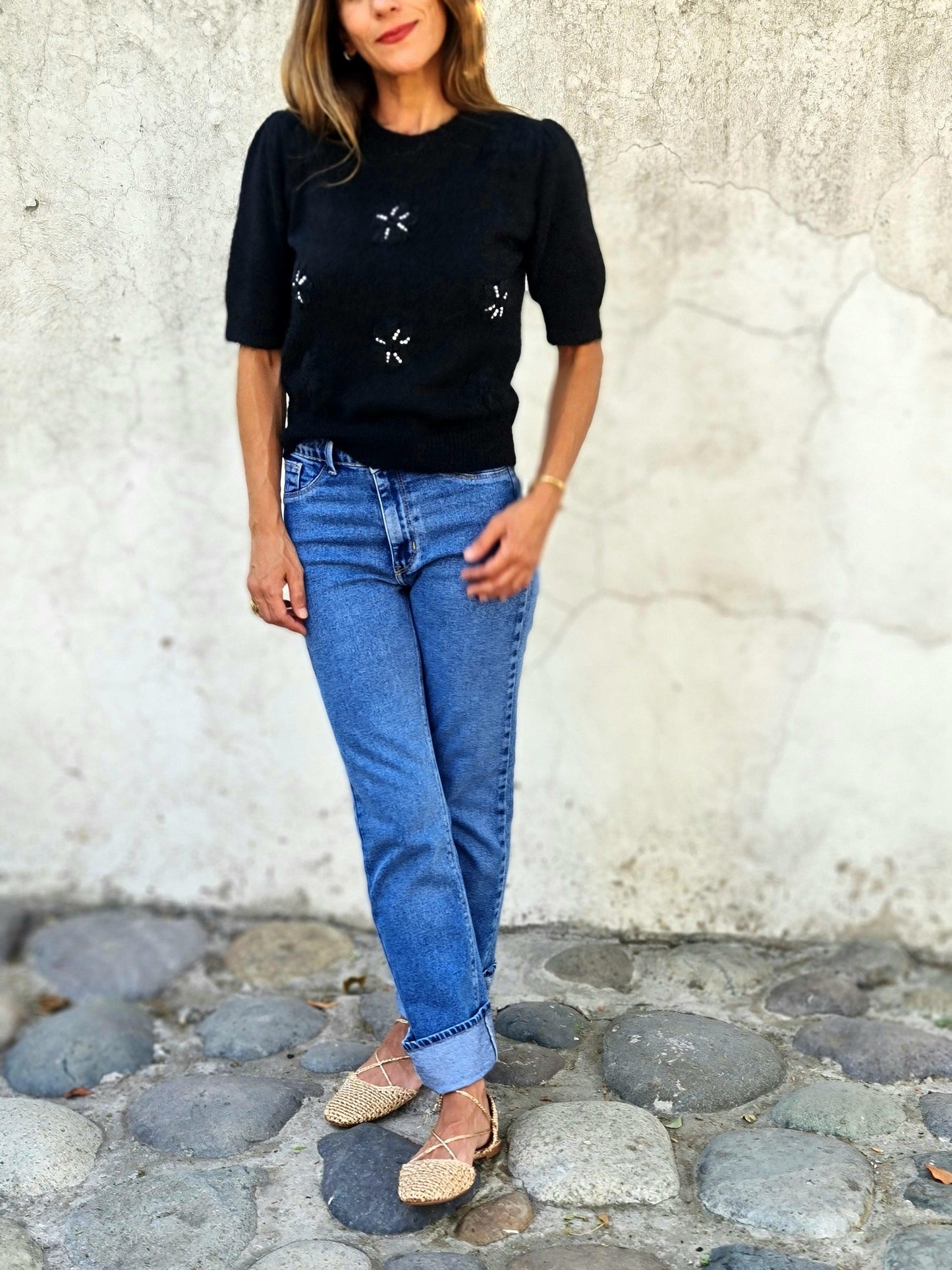 SWEATER FLORES NEGRO. - Quemepongo