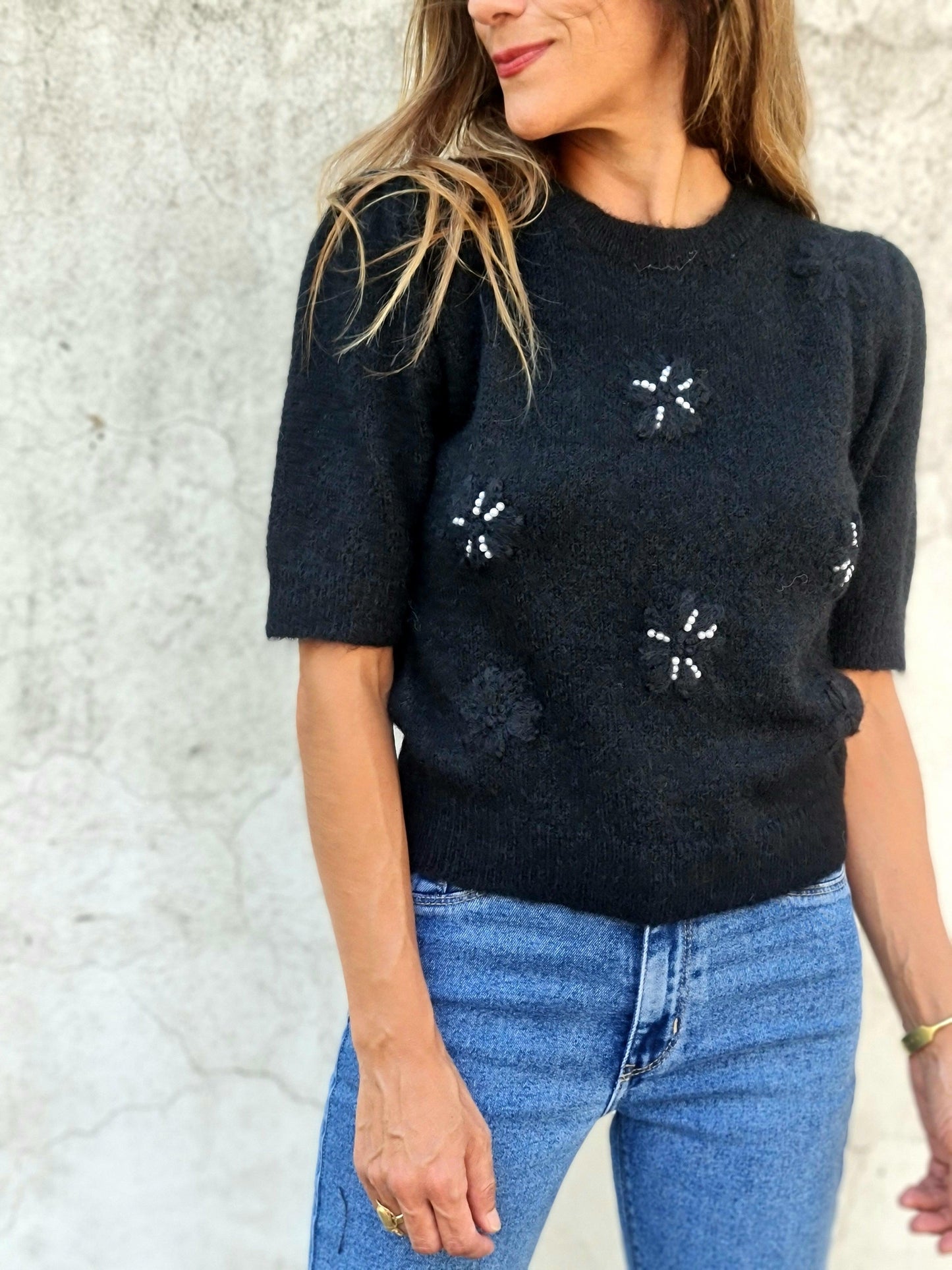 SWEATER FLORES NEGRO. - Quemepongo