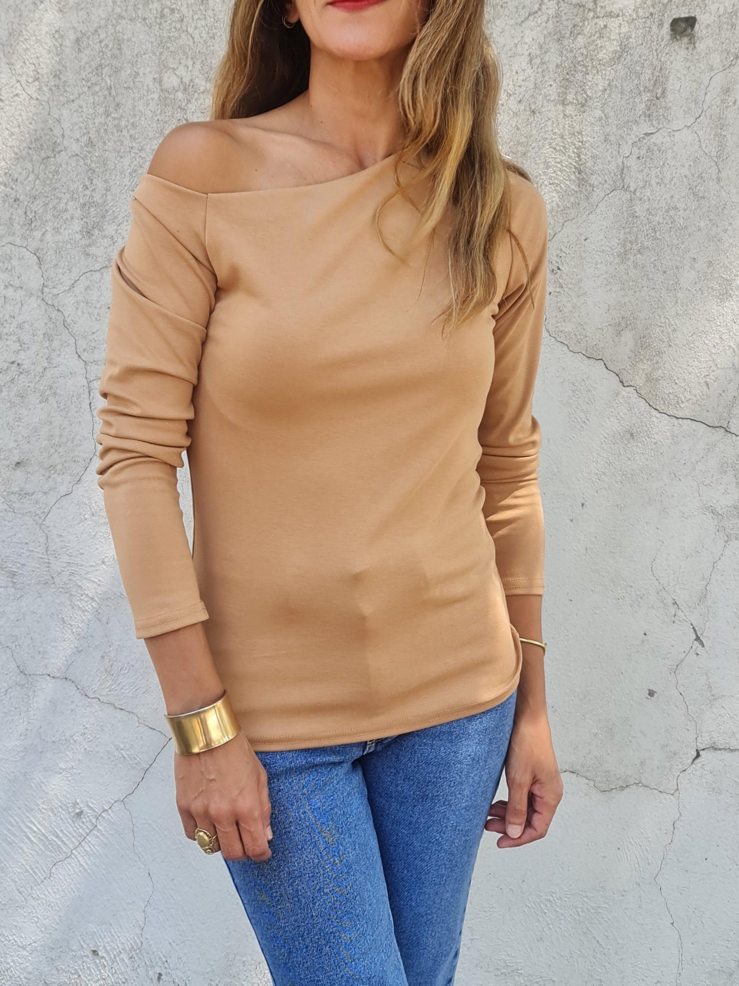 POLERA ASTRID CAMEL. - Quemepongo