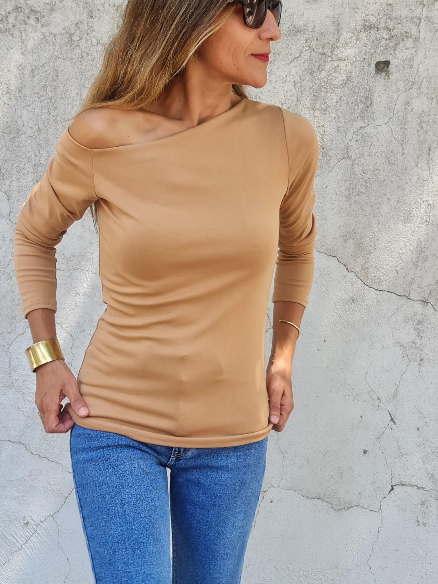 POLERA ASTRID CAMEL. - Quemepongo