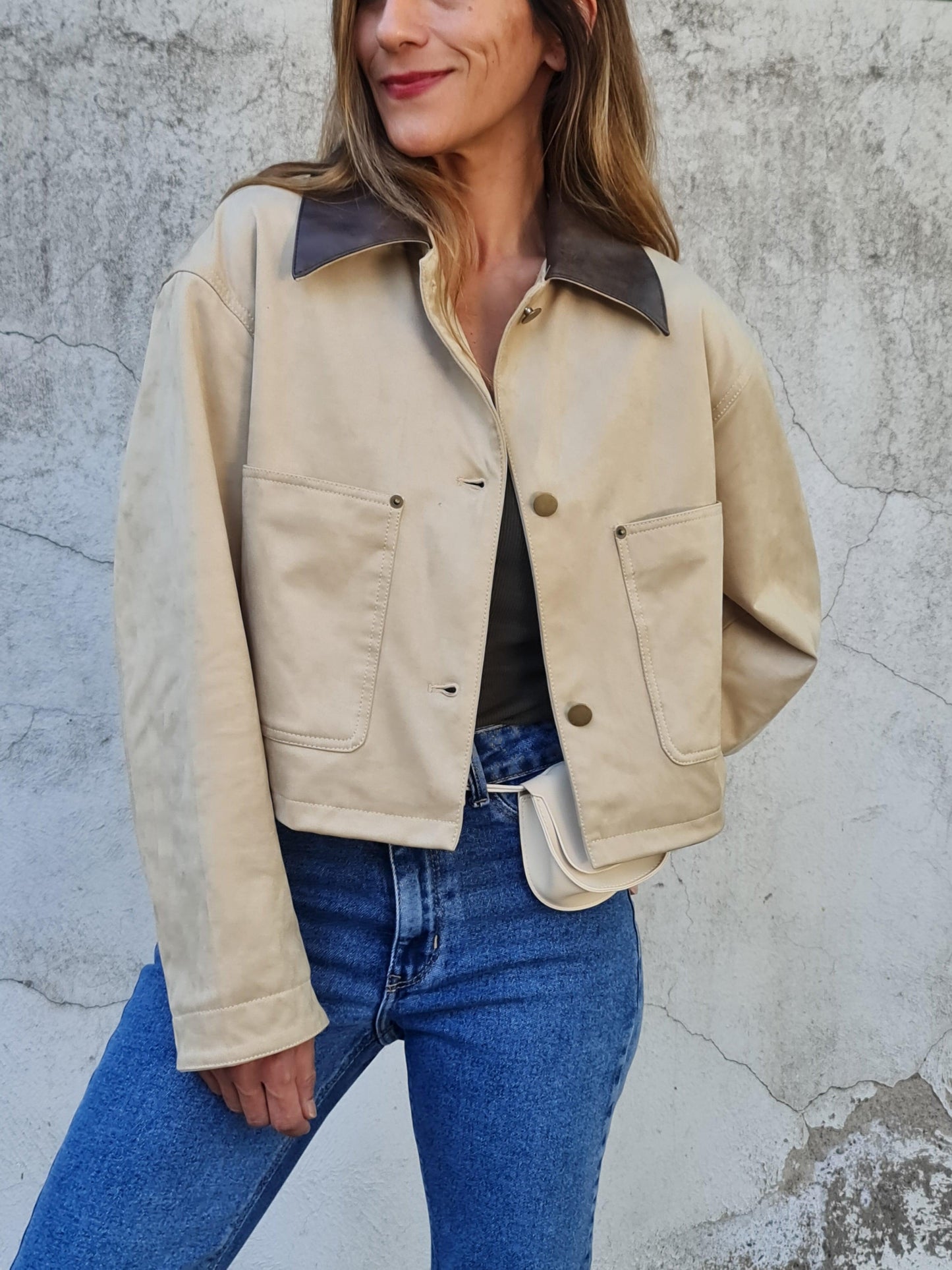 CHAQUETA GAMUZA BEIGE. - Quemepongo