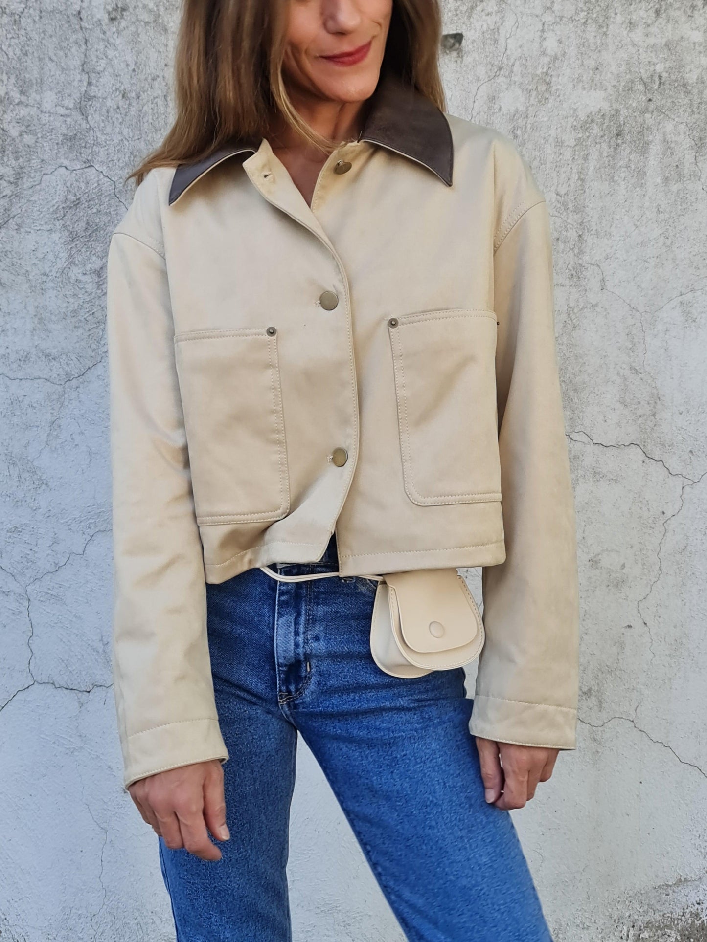 CHAQUETA GAMUZA BEIGE. - Quemepongo