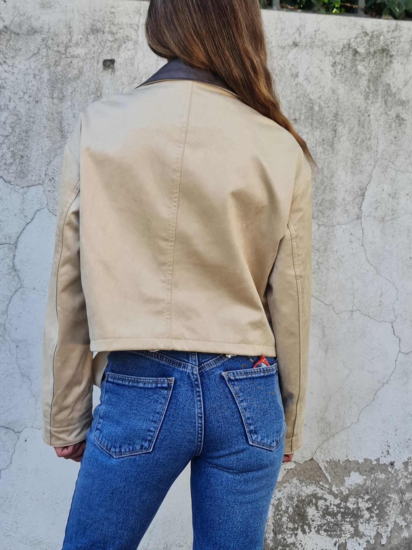 CHAQUETA GAMUZA BEIGE. - Quemepongo