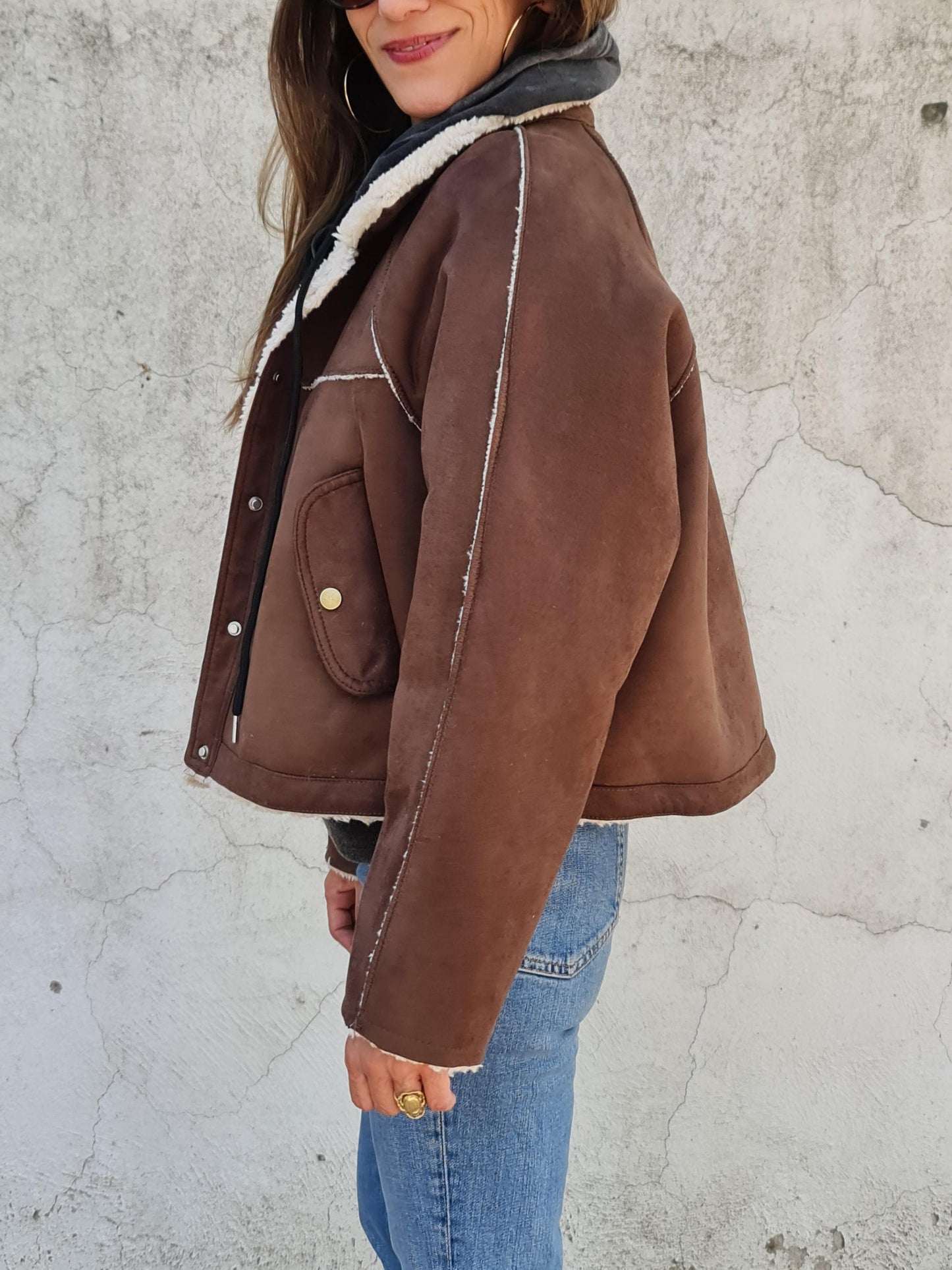CHAQUETA NENA GAMUZA CHOCOLATE. - Quemepongo