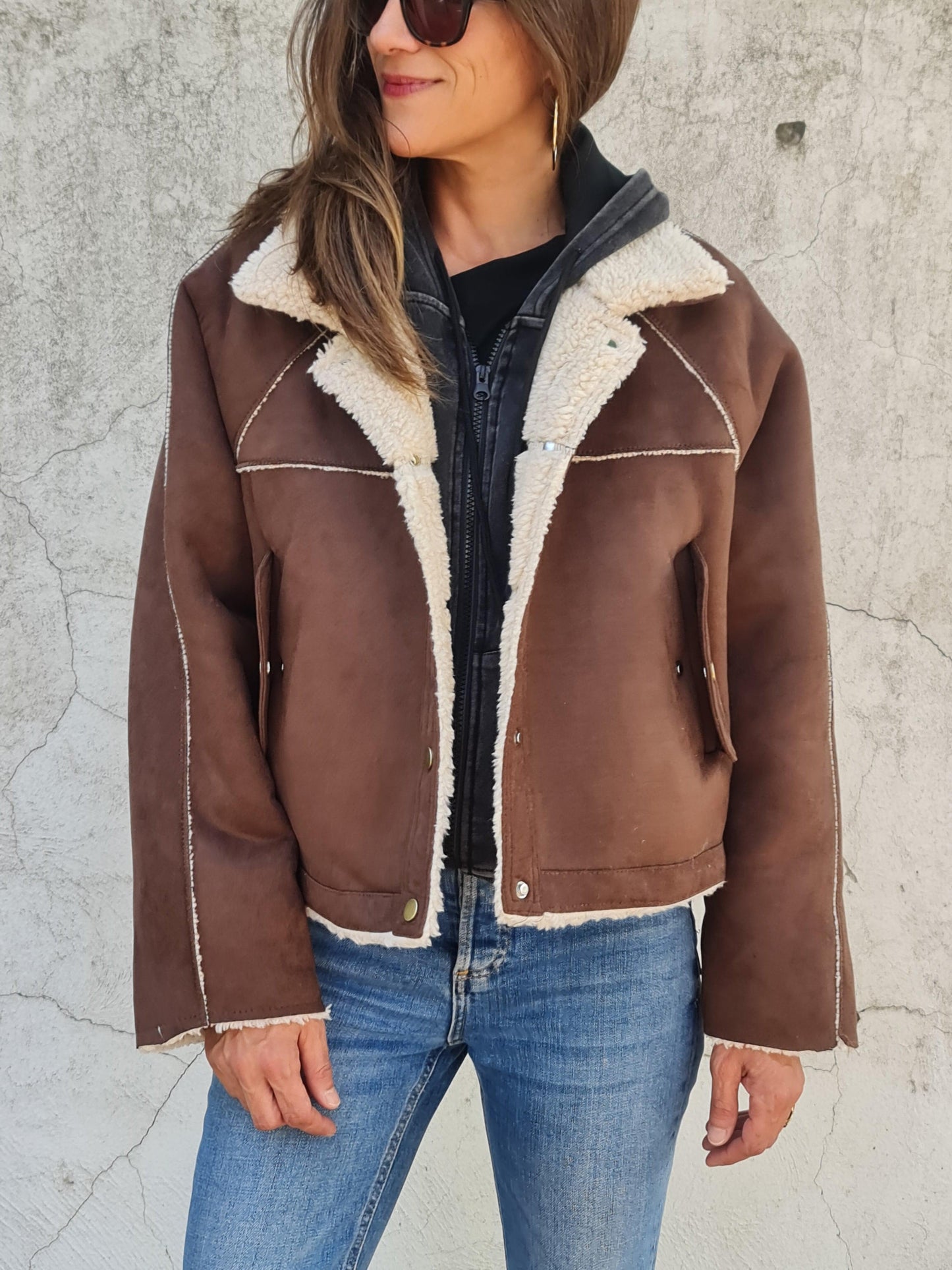 CHAQUETA NENA GAMUZA CHOCOLATE. - Quemepongo