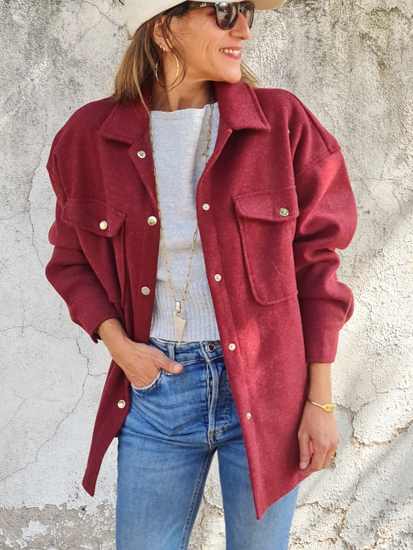 SWEATER CORTO GRIS SUAVE.