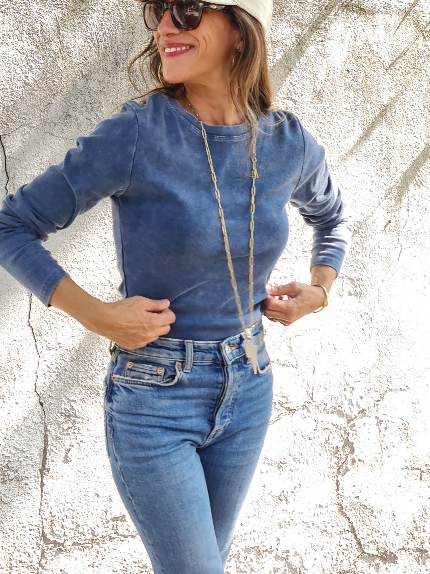 POLERA LULU AZUL DESGASTADA.