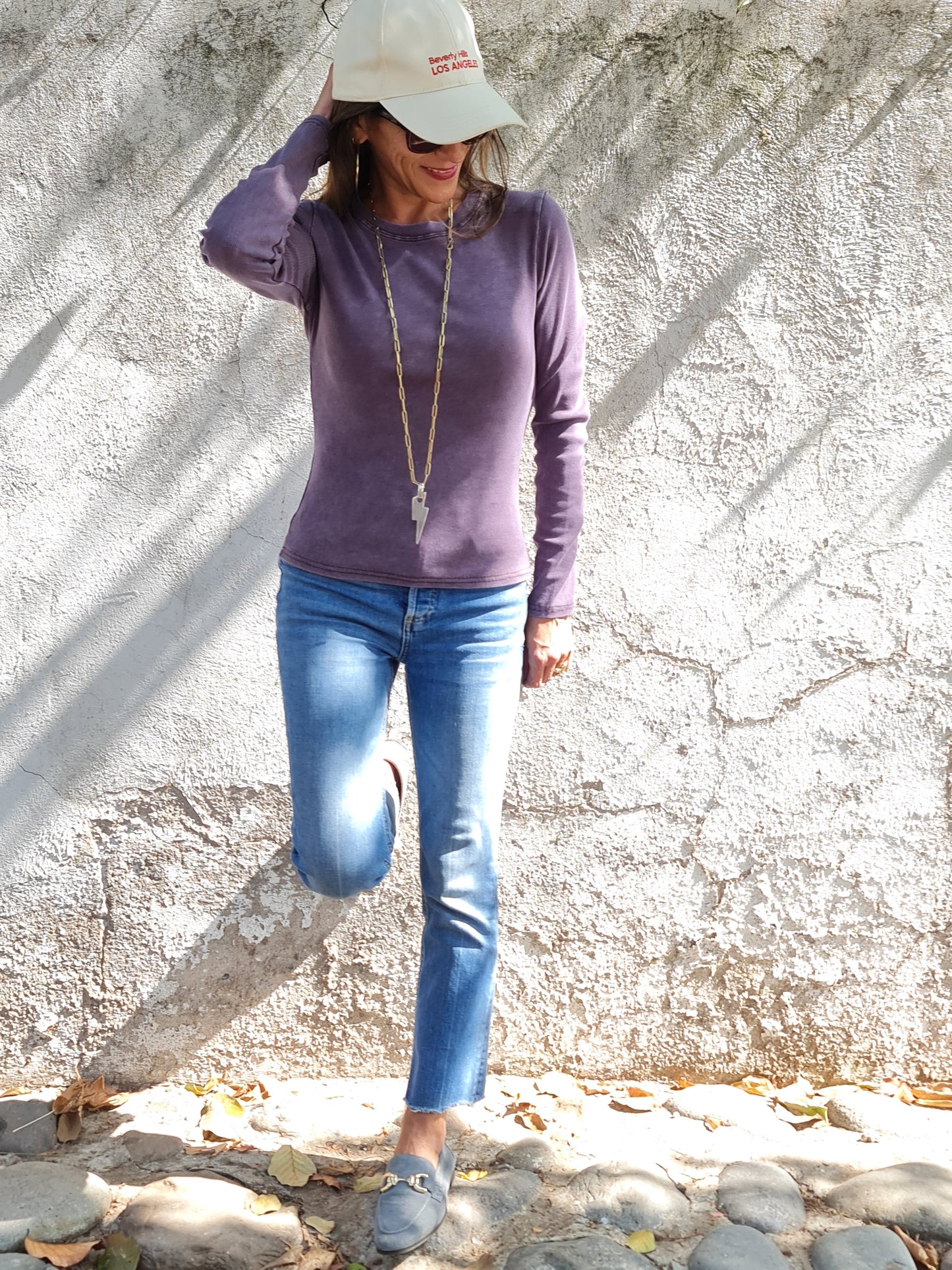 POLERA LULU MORADA DESGASTADA.