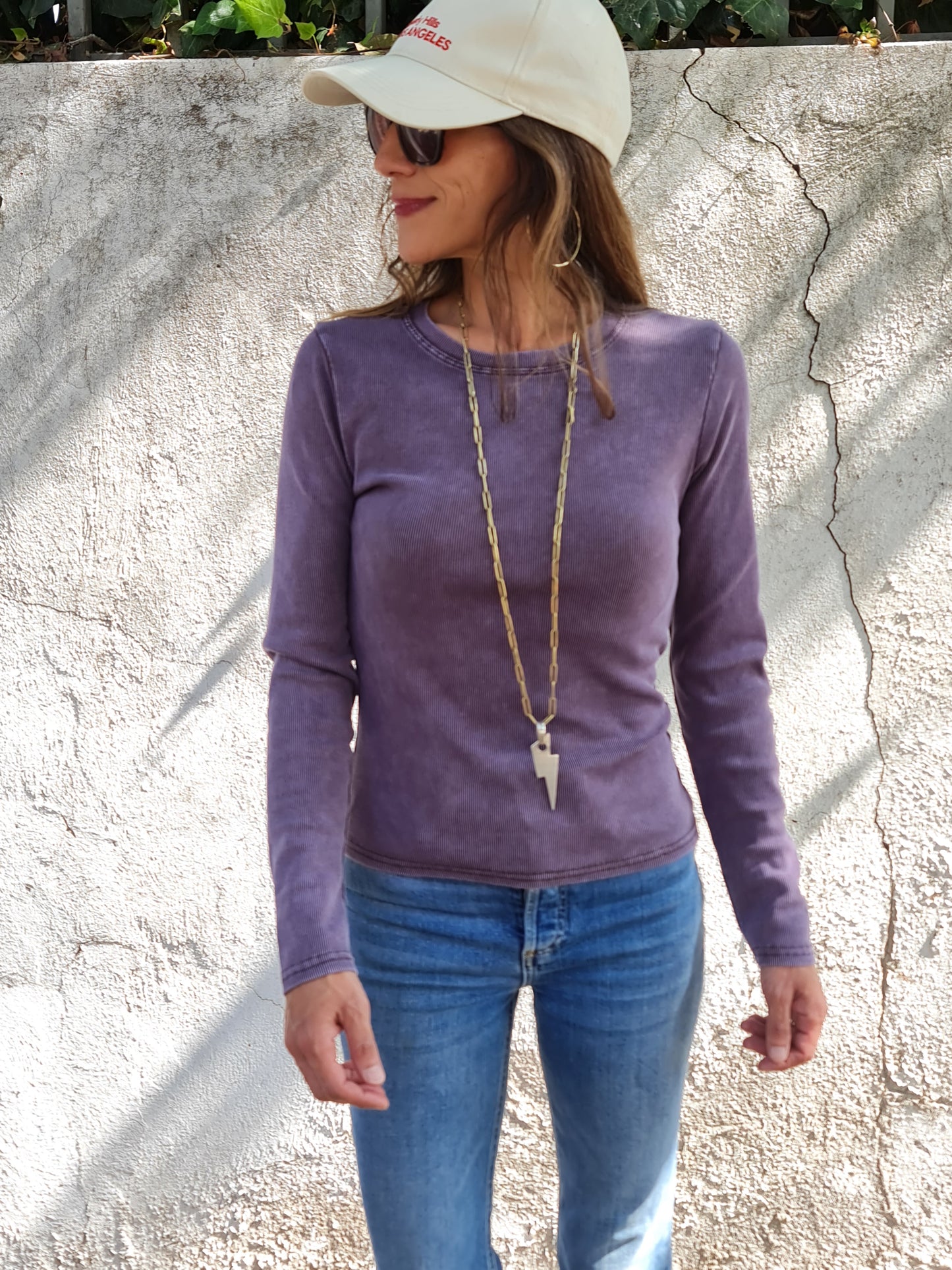 POLERA LULU MORADA DESGASTADA.