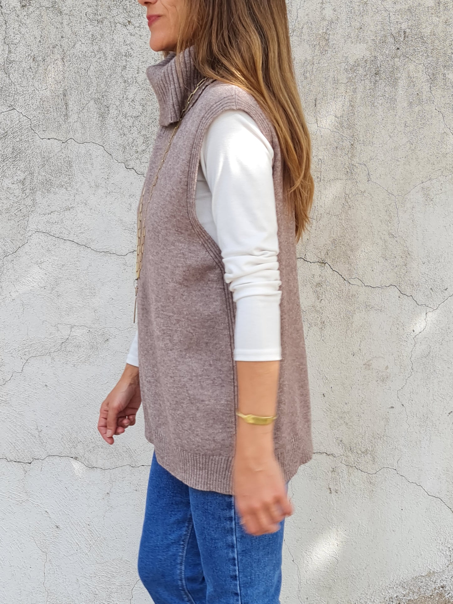 SWEATER CUELLO TORTUGA TOSTADO.