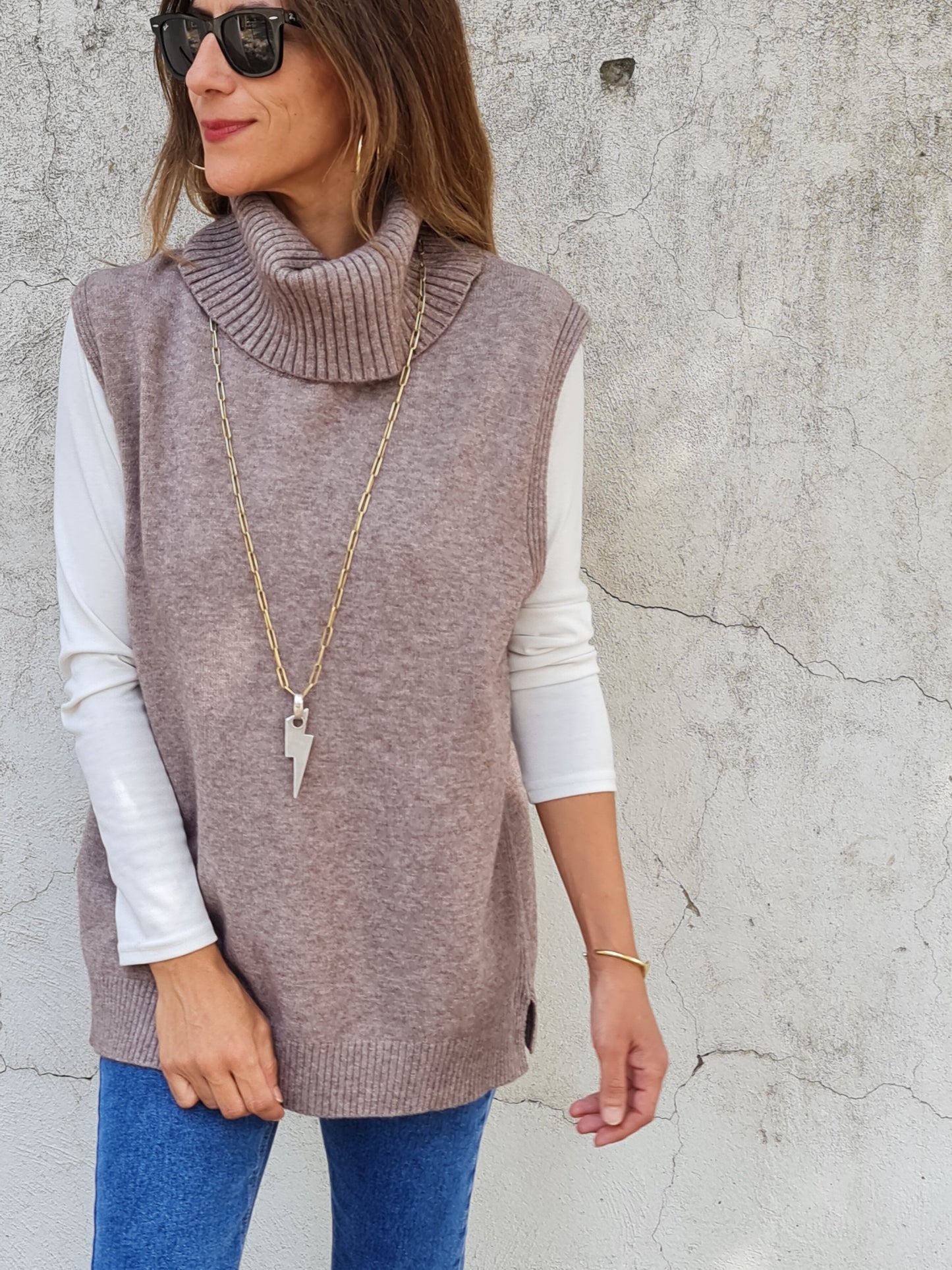 SWEATER CUELLO TORTUGA TOSTADO.