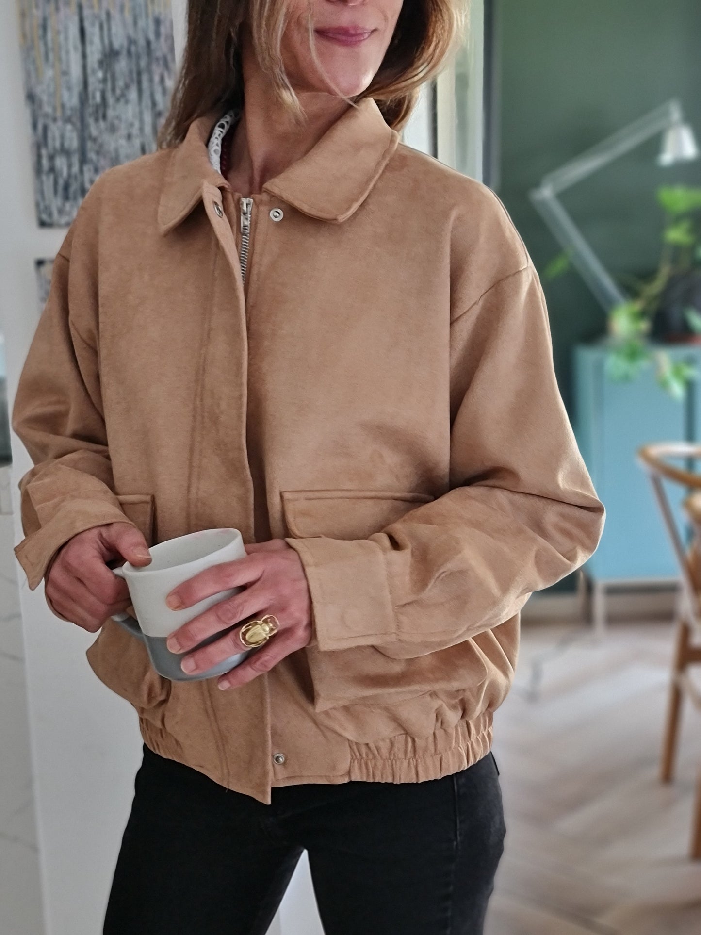 CHAQUETA GAMUZA CAMEL SUAVE.