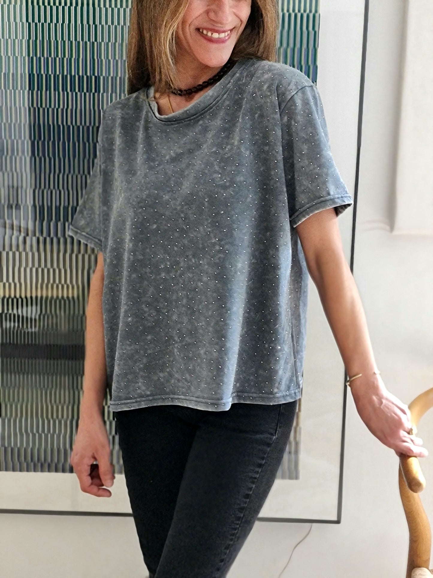 POLERA TACHITAS GRIS CLARA .