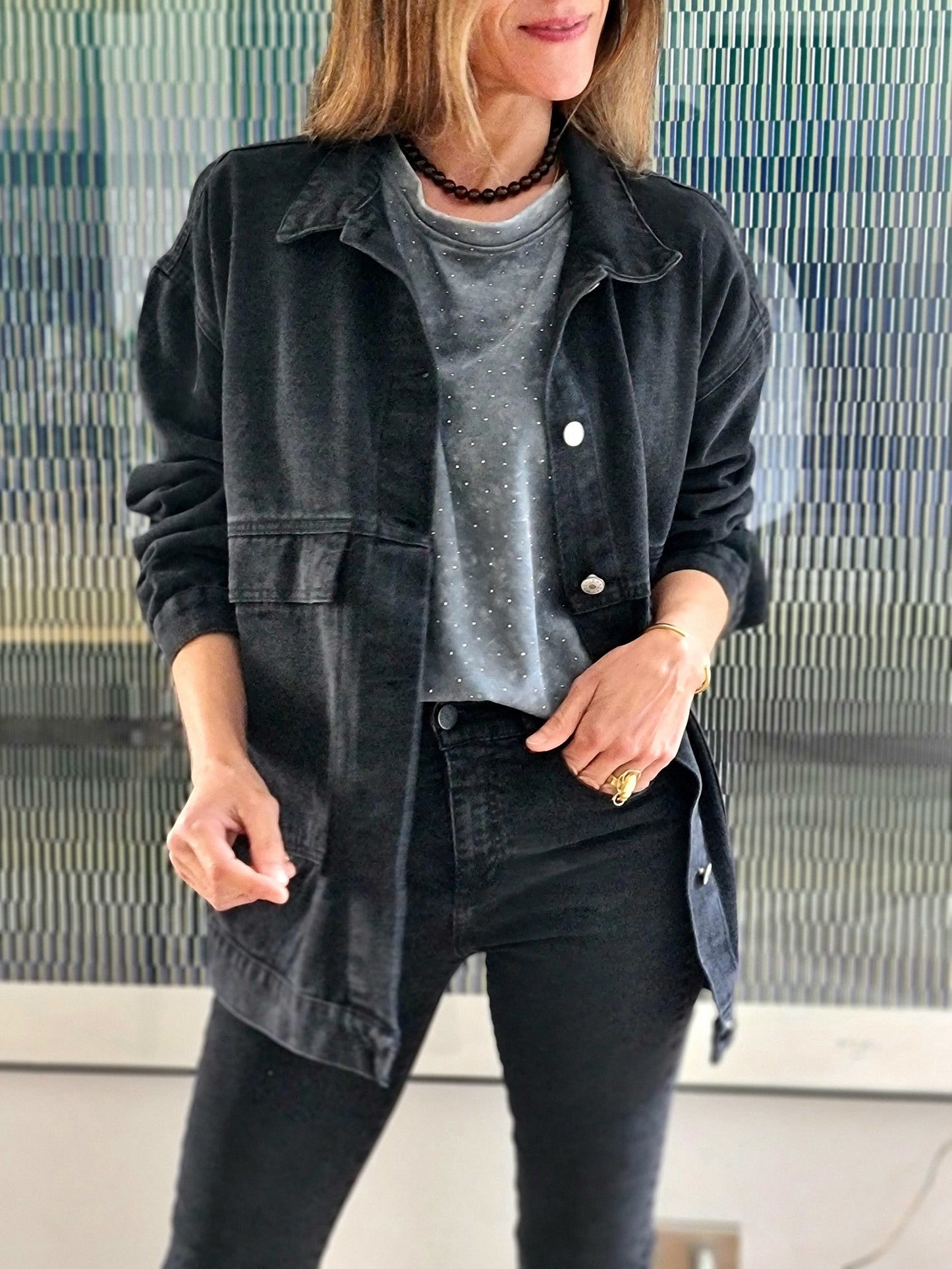 CHAQUETA DELIA JEANS NEGRA MEDIO.