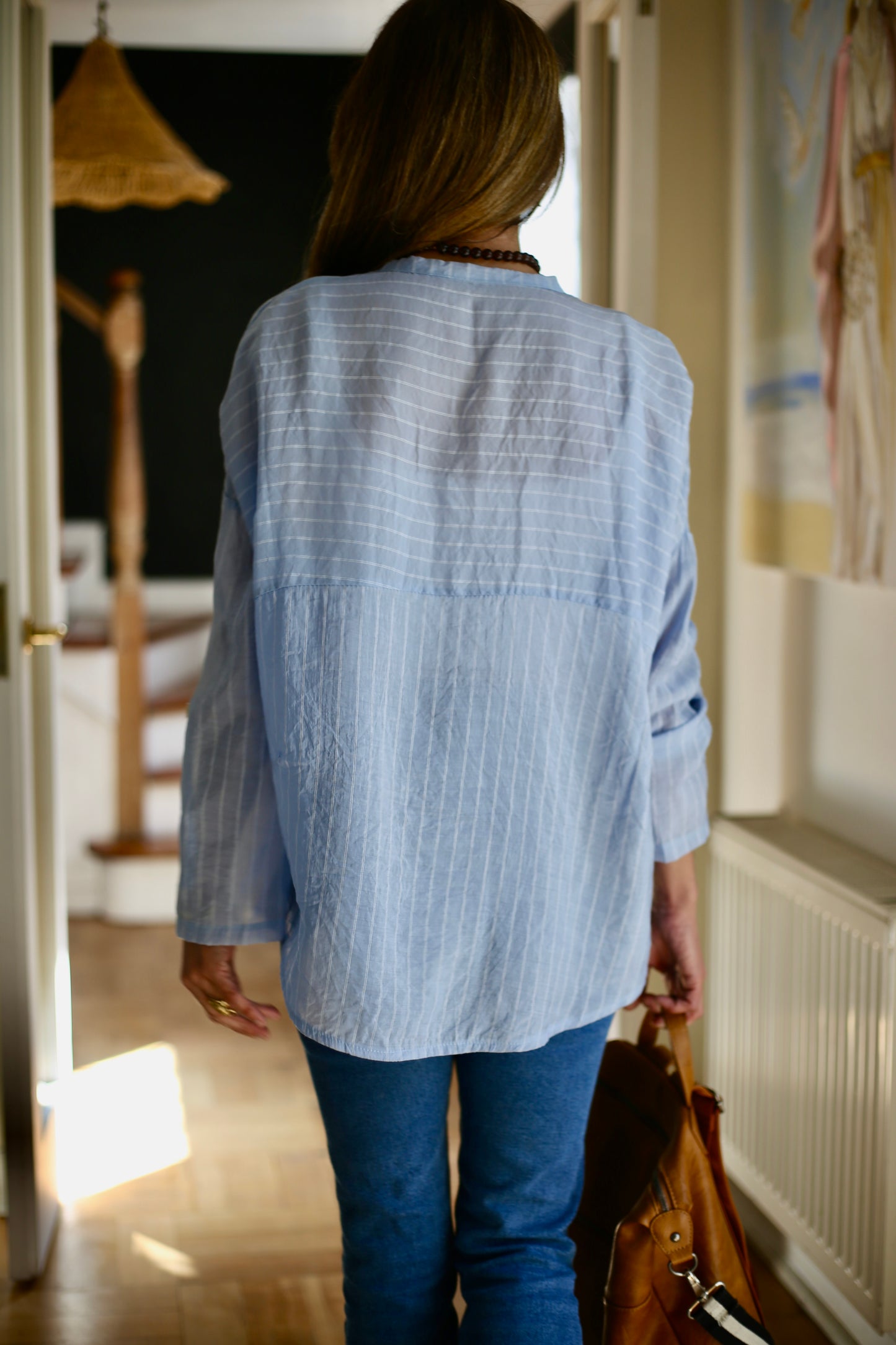 BLUSA SARITA RAYAS CELESTE.