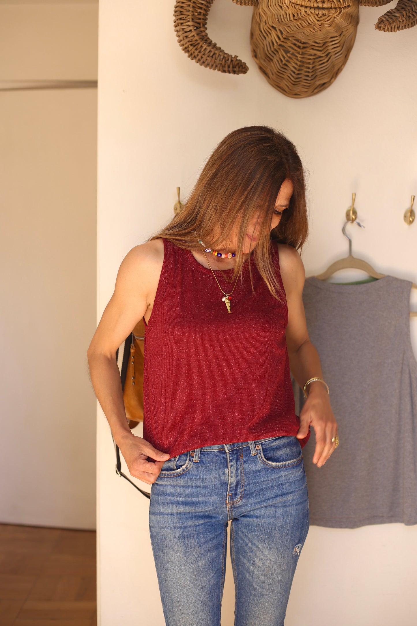 POLERA SARA BRILLOS BURDEO.