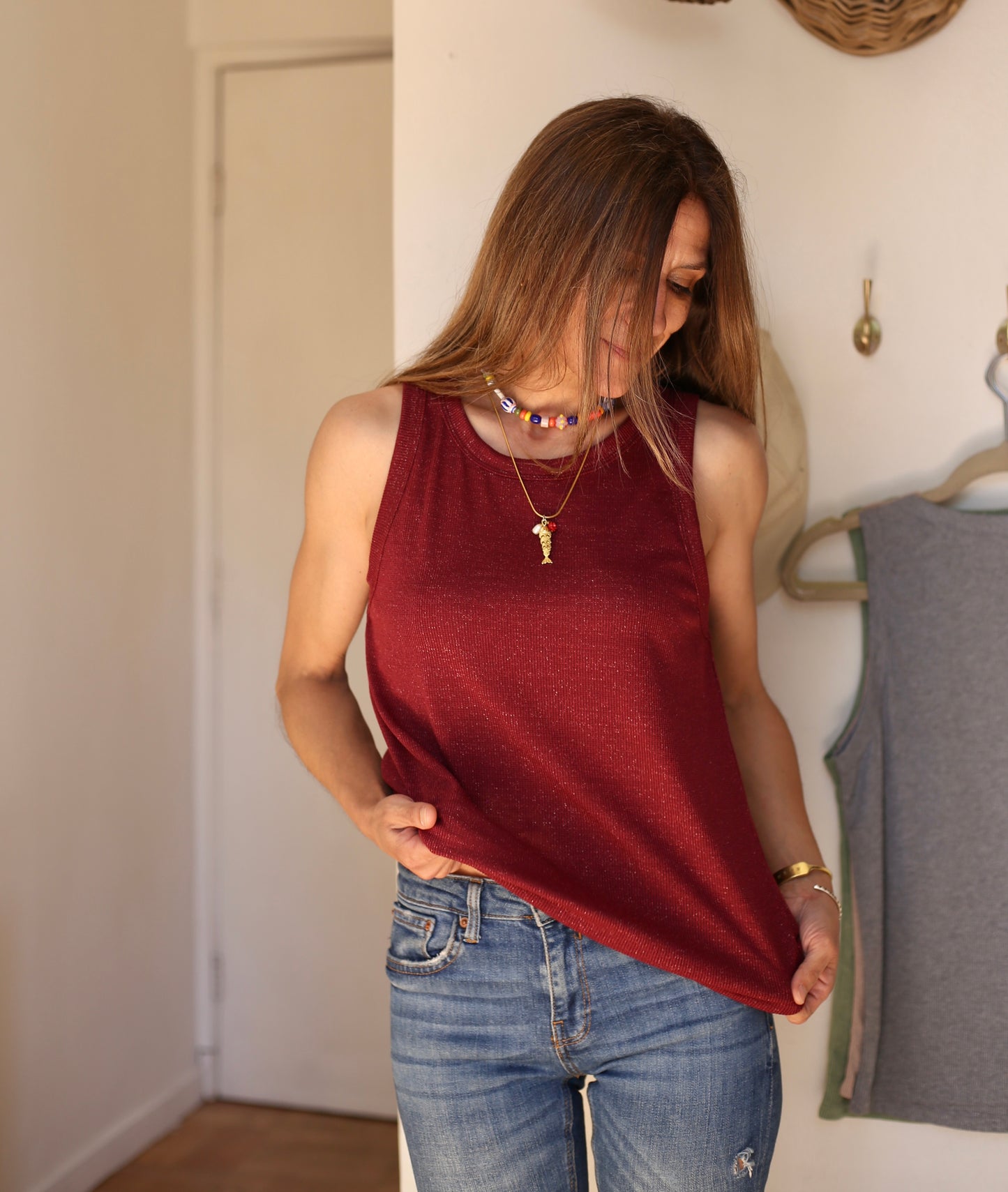POLERA SARA BRILLOS BURDEO.
