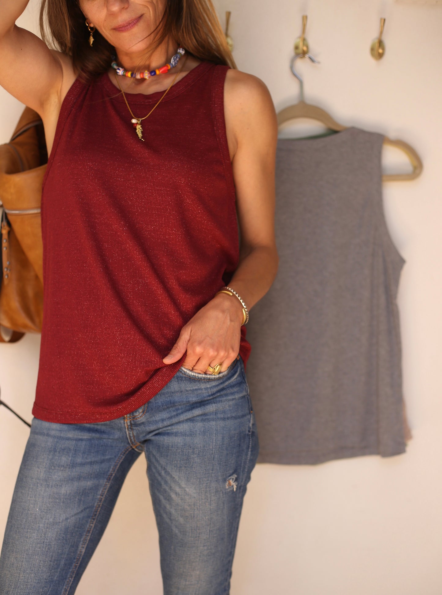 POLERA SARA BRILLOS BURDEO.