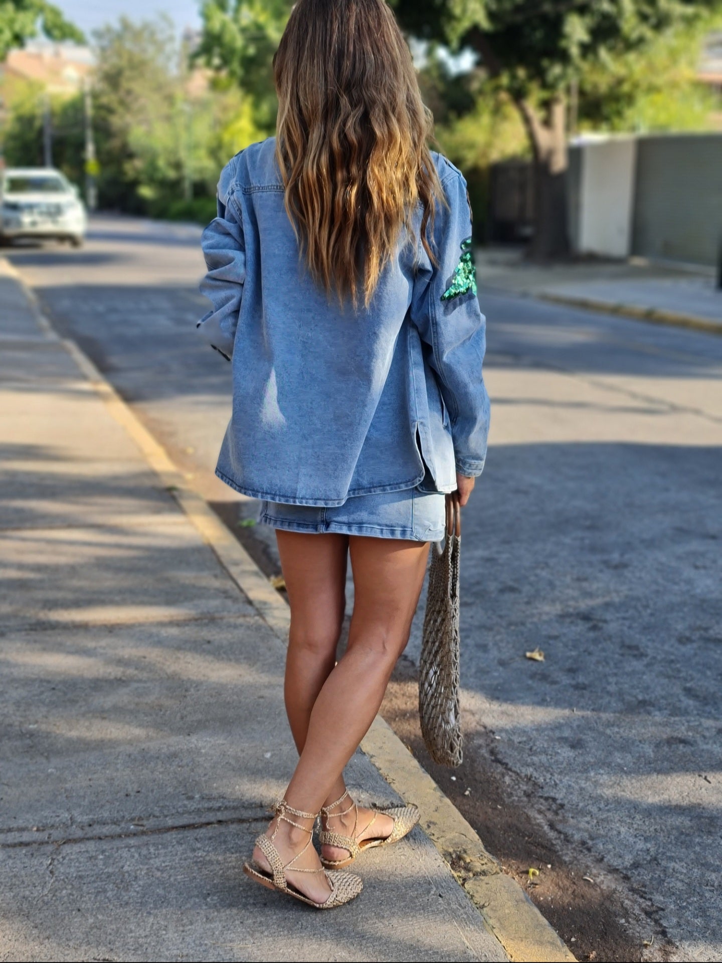 CHAQUETA JEANS FLOR LENTEJUELA.