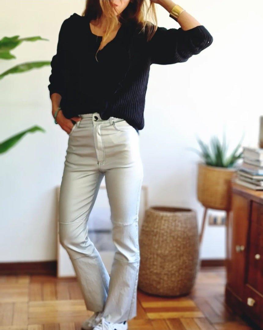PANTALON COSTURAS PLATA -10% DE DCTO. - Quemepongo