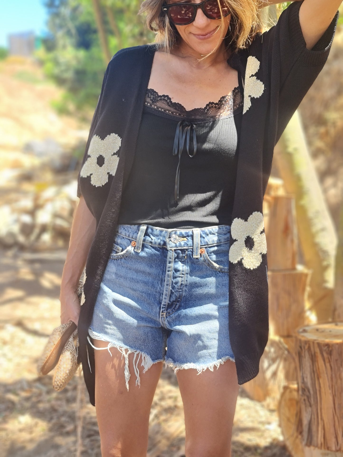CHALECO FLOR BRILLO NEGRO.