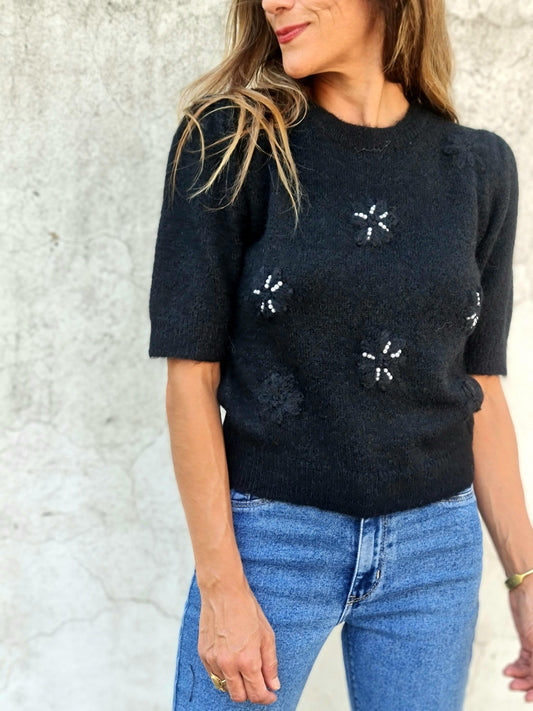 SWEATER FLORES NEGRO. - Quemepongo
