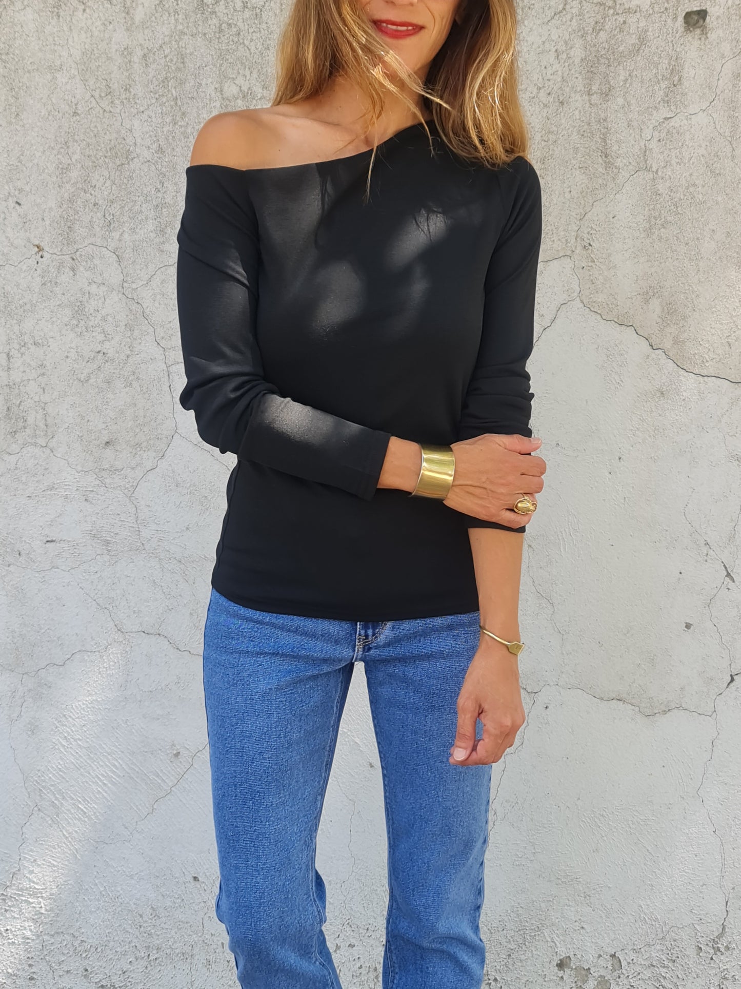 POLERA ASTRID NEGRA.