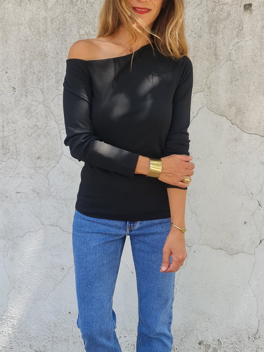 POLERA ASTRID NEGRA.