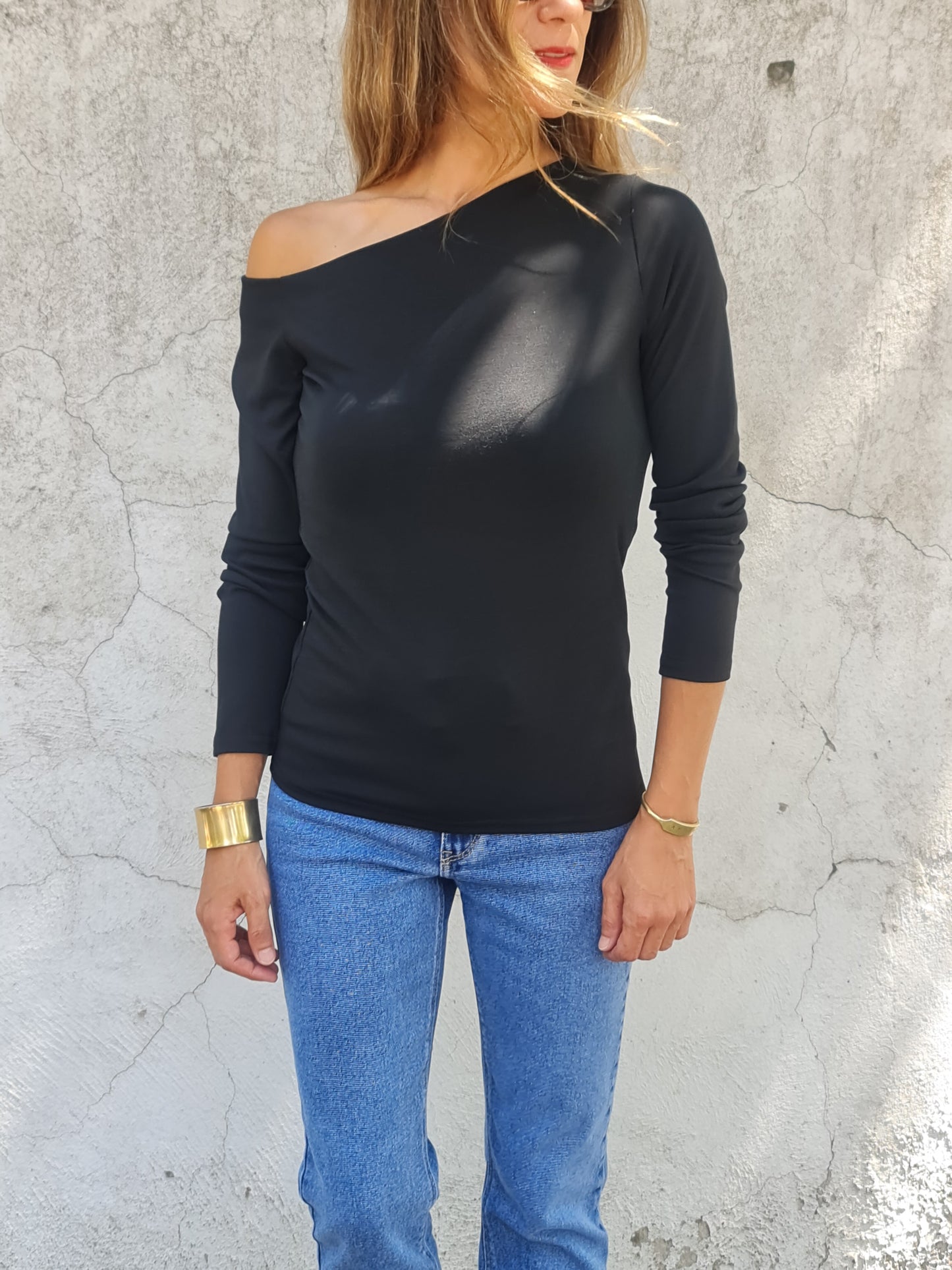 POLERA ASTRID NEGRA.