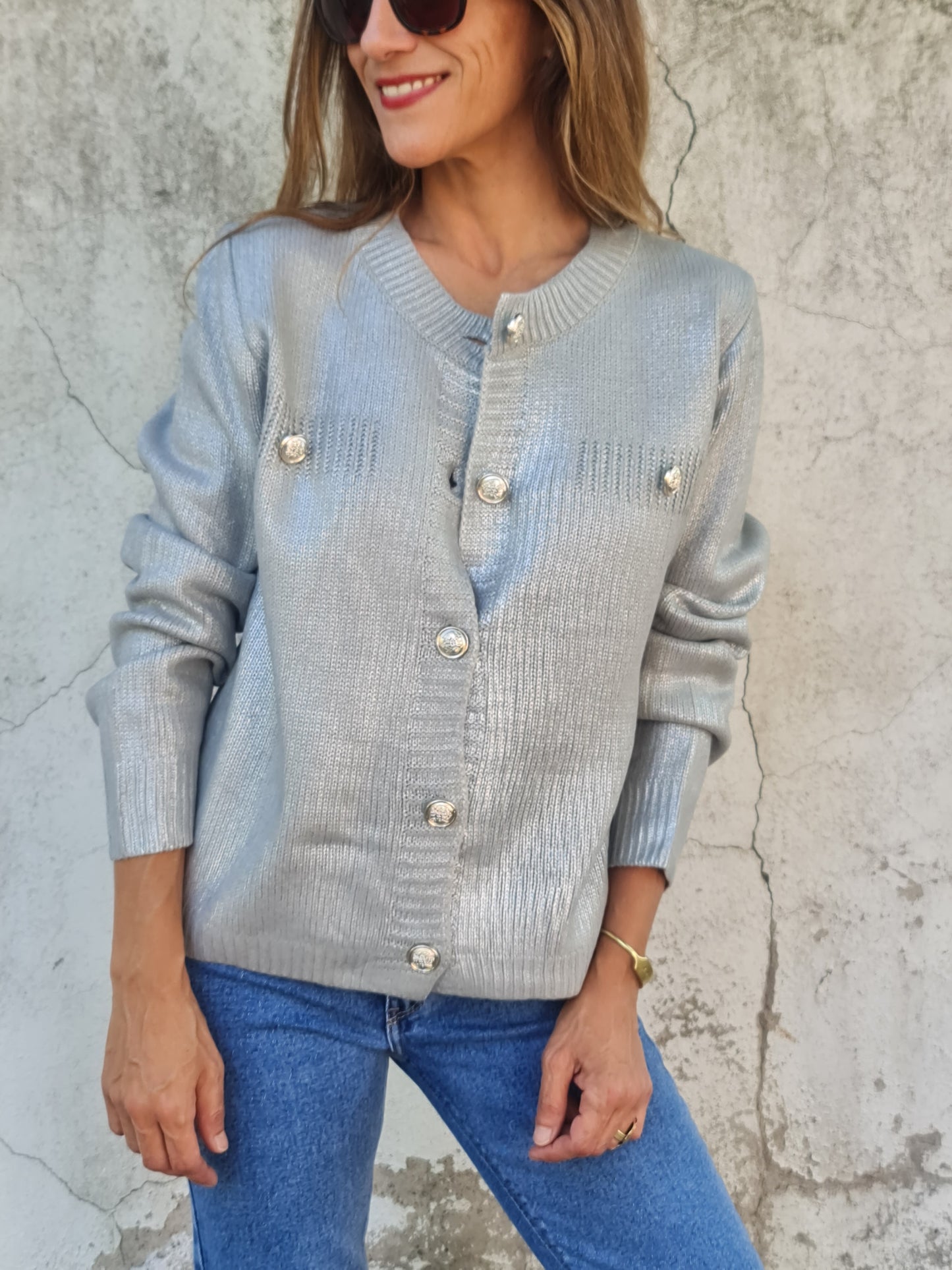 CHALECO METALIZADO GRIS/PLATEADO.