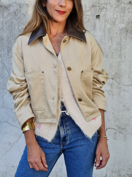 CHAQUETA GAMUZA BEIGE.