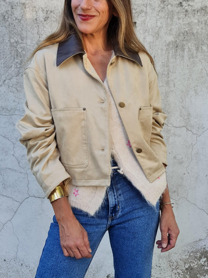 CHAQUETA GAMUZA BEIGE. - Quemepongo