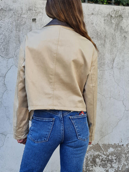 CHAQUETA GAMUZA BEIGE. - Quemepongo