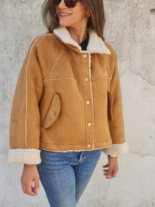 CHAQUETA NENA GAMUZA CAMEL.