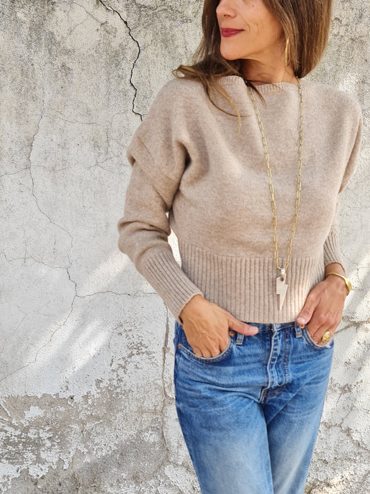 SWEATER CORTO TOSTADO.