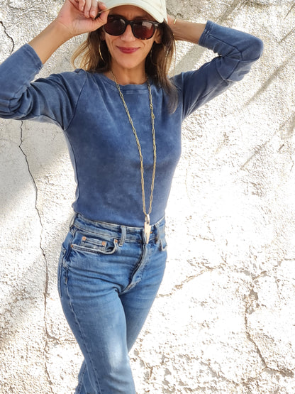 POLERA LULU AZUL DESGASTADA.
