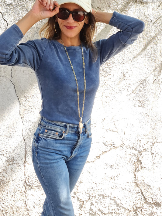 POLERA LULU AZUL DESGASTADA.