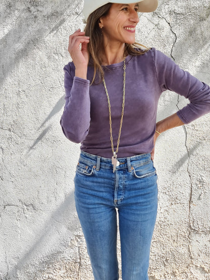 POLERA LULU MORADA DESGASTADA.