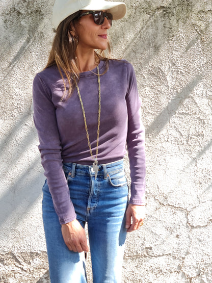 POLERA LULU MORADA DESGASTADA.