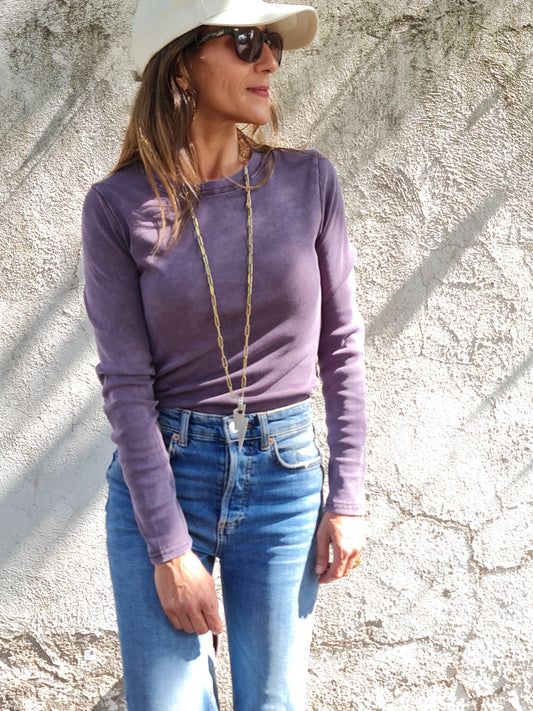 POLERA LULU MORADA DESGASTADA.
