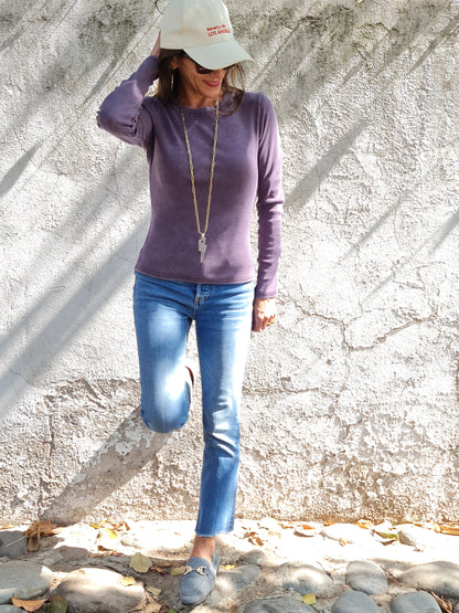 POLERA LULU MORADA DESGASTADA.