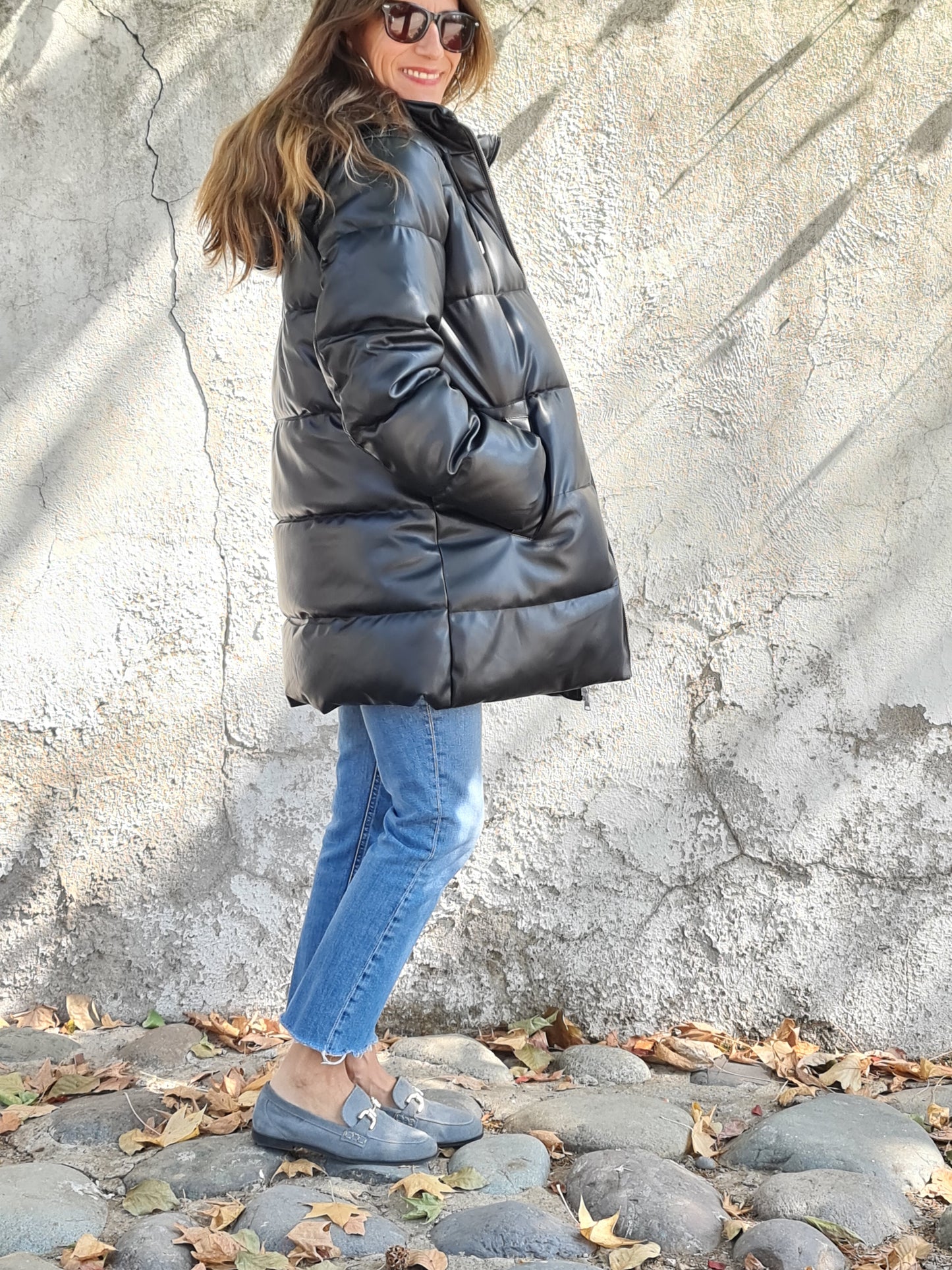 PARKA ECO CUERO NEGRA.