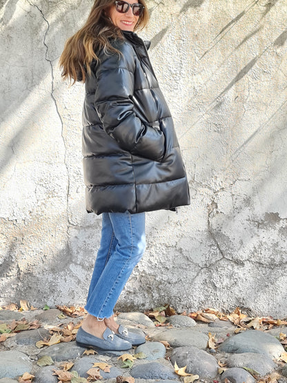 PARKA ECO CUERO NEGRA.