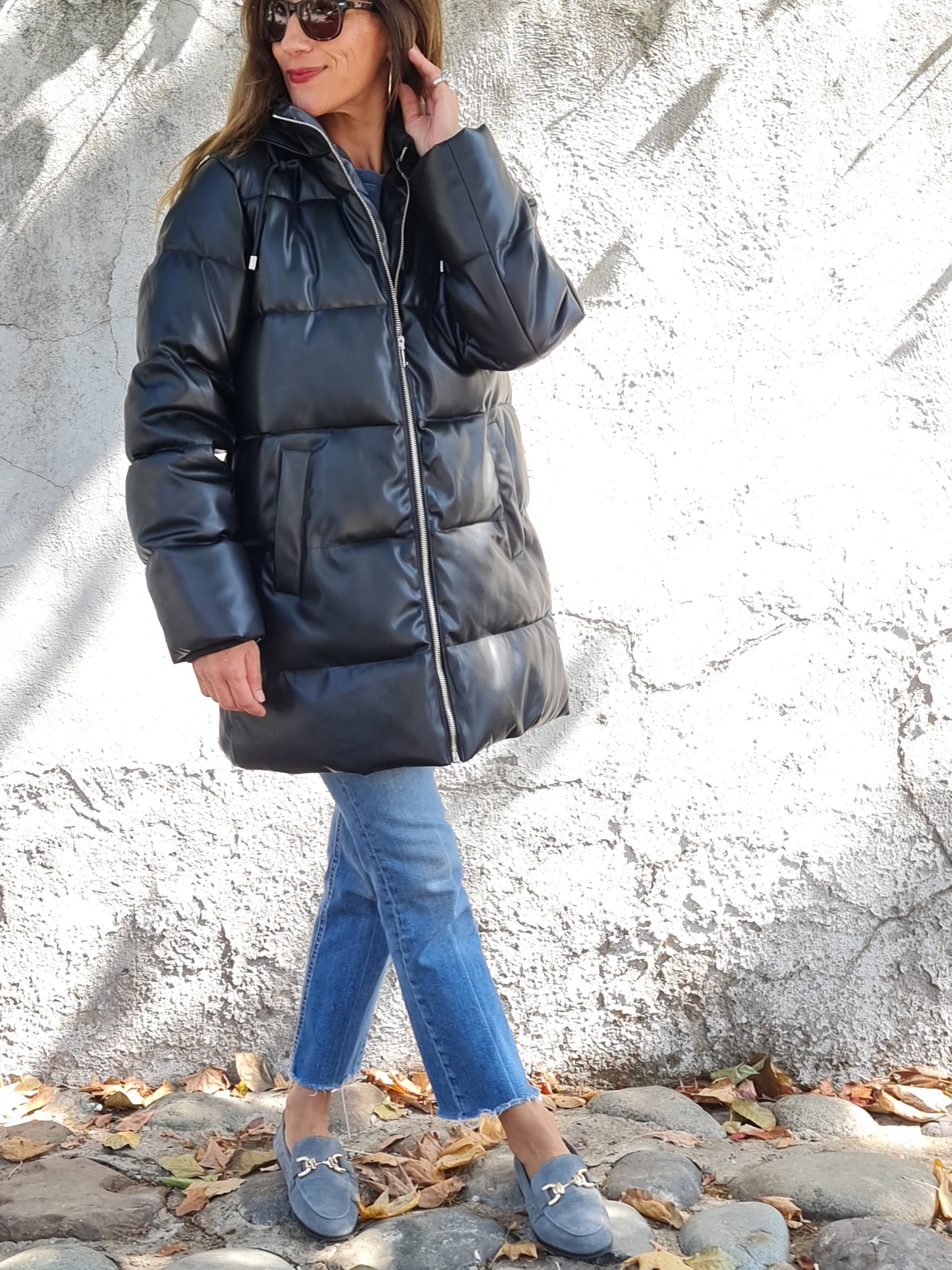 PARKA ECO CUERO NEGRA.