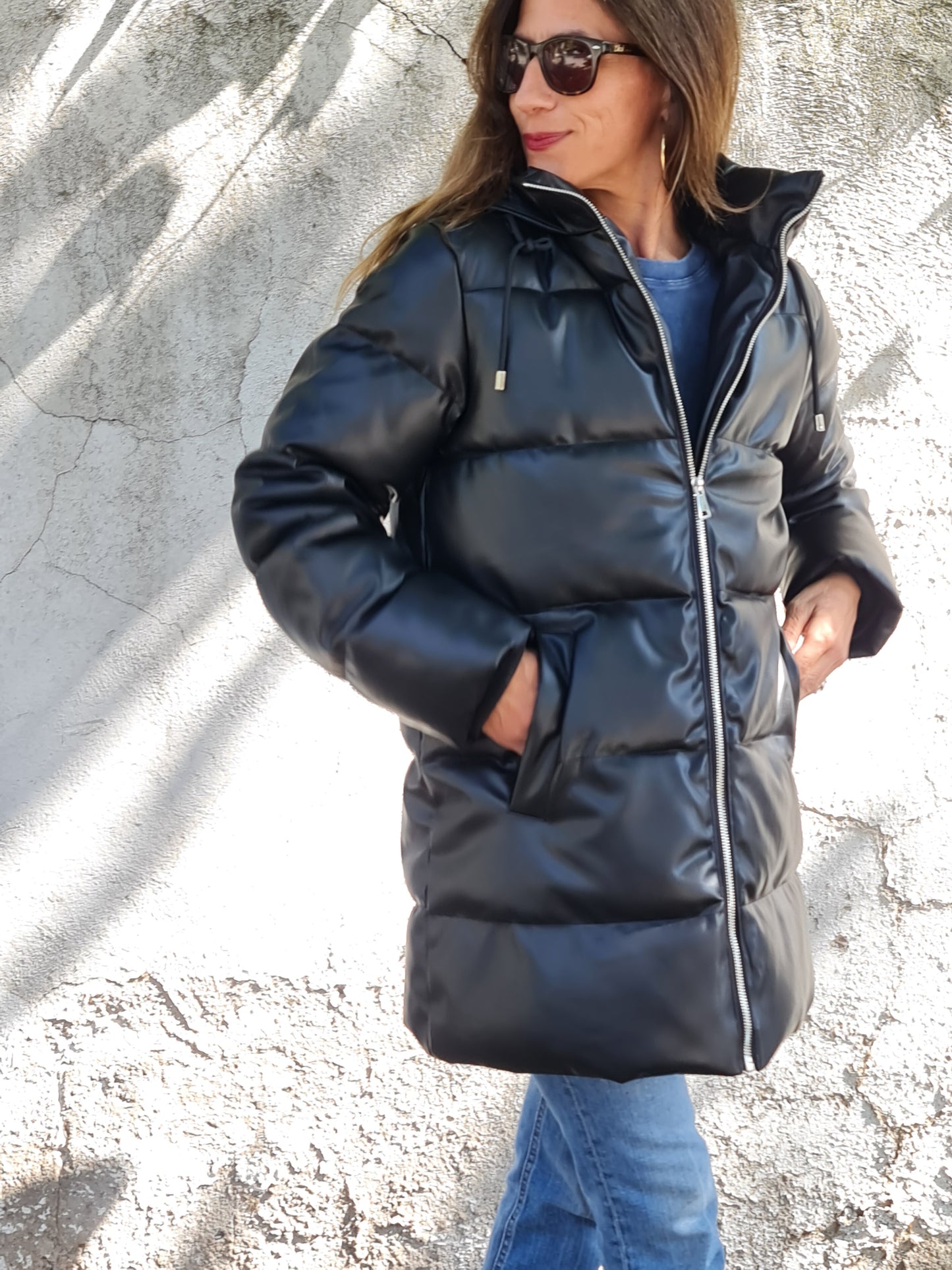 PARKA ECO CUERO NEGRA.