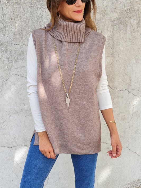 SWEATER CUELLO TORTUGA TOSTADO.