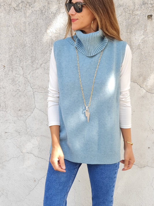 SWEATER CUELLO TORTUGA CELESTE.